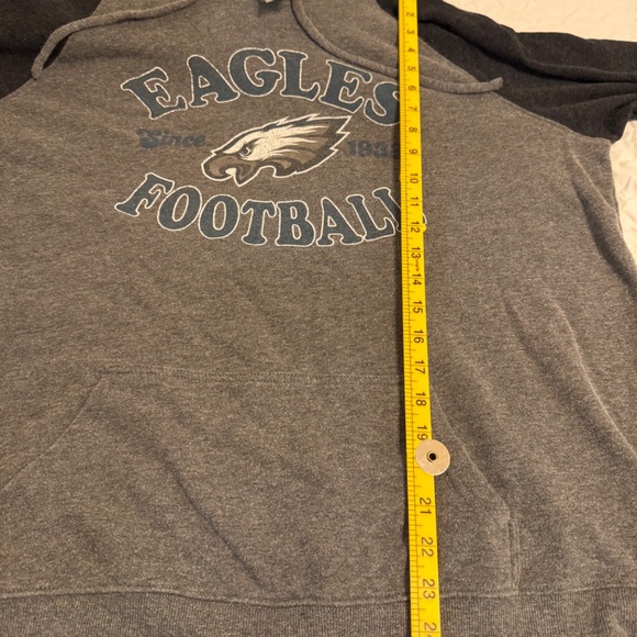 NFL Team Apparel Women’s Philadelphia Eagles Raglan Hoodie - Picture 6 of 9